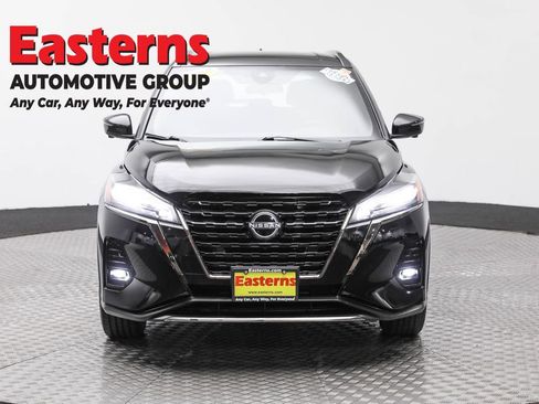Used 2024 Nissan Kicks SR image 2