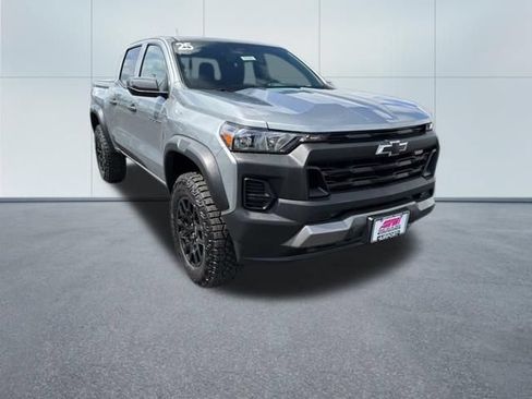 Used 2025 Chevrolet Colorado Trail Boss AWD/4WD image 14