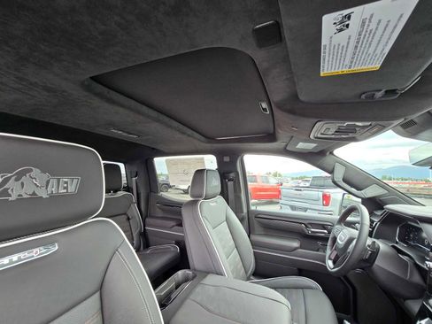 New 2024 GMC Sierra 1500 AT4X w/ AT4X AEV Edition image 15