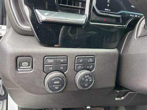 Used 2025 Chevrolet Silverado 1500 LT Trail Boss w/ Convenience Package II image 17