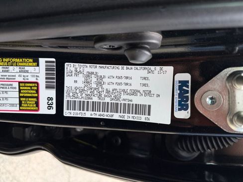 Used 2018 Toyota Tacoma TRD Off-Road AWD/4WD image 37