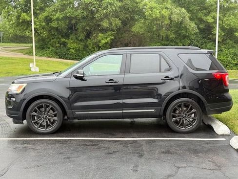 Used 2019 Ford Explorer XLT w/ Equipment Group 202A AWD/4WD image 4