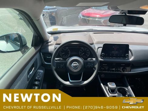 Used 2021 Nissan Rogue SV FWD image 21