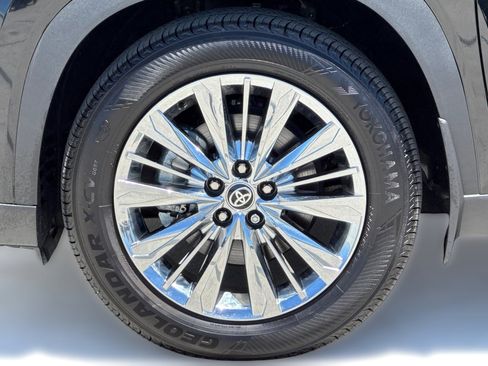 Used 2024 Toyota Grand Highlander AWD image 11