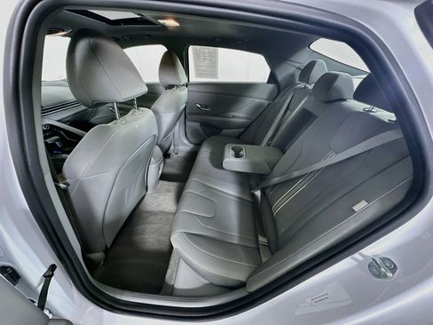 Used 2025 Hyundai Elantra SEL FWD image 28