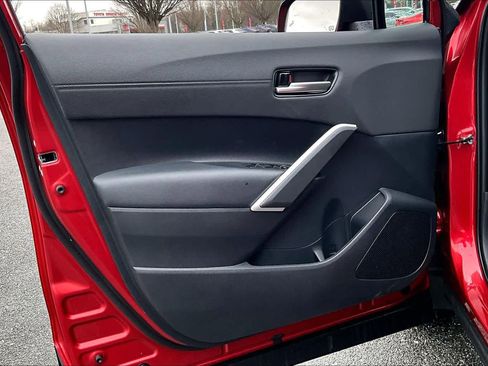 Used 2025 Toyota Corolla Cross XLE image 21