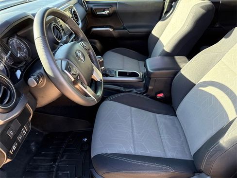 Used 2021 Toyota Tacoma TRD Sport image 19