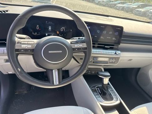 Used 2025 Hyundai Kona SEL AWD/4WD image 15