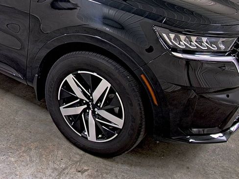 Used 2023 Kia Sorento EX w/ Panoramic Sunroof Package image 14