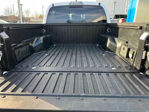 Used 2018 Toyota Tacoma TRD Sport image 14