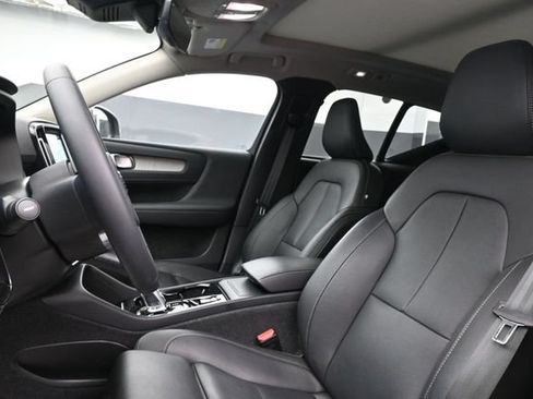 Used 2024 Volvo XC40 B5 Plus w/ Climate Package AWD/4WD image 10