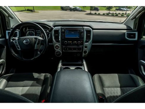Used 2018 Nissan Titan SV w/ SV Convenience Package AWD/4WD image 19