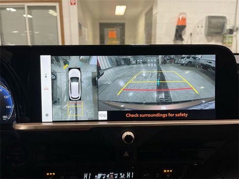 Used 2025 Toyota Crown Signia Limited image 17