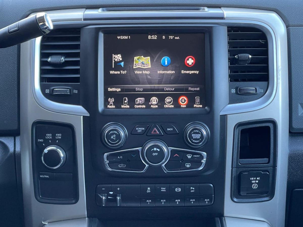Used 2014 RAM 2500 SLT w/ Luxury Group AWD/4WD image 16