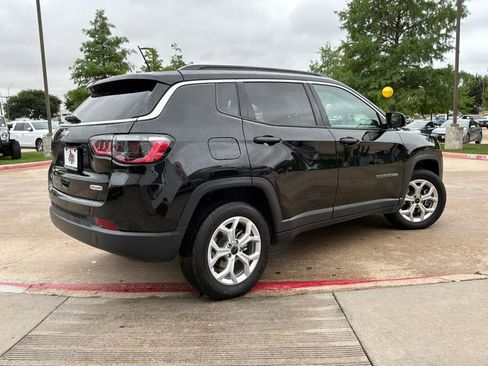 Used 2025 Jeep Compass Latitude AWD/4WD image 6