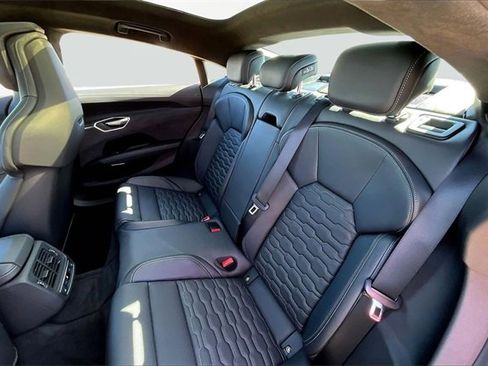 New 2026 Audi S e-tron GT Prestige image 10