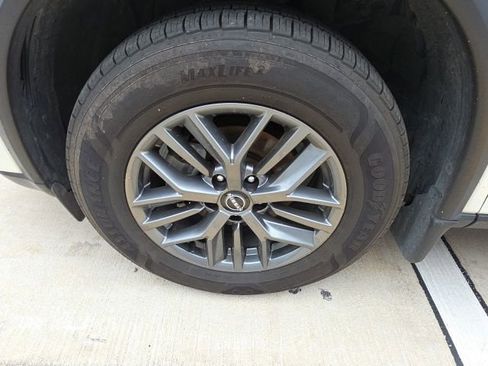 Used 2023 Nissan Rogue S image 10