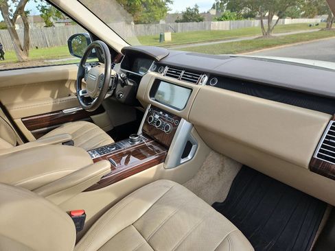 Used 2017 Land Rover Range Rover HSE image 15