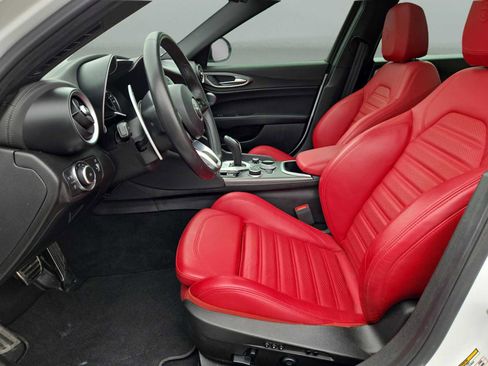 Used 2022 Alfa Romeo Giulia Veloce RWD image 26