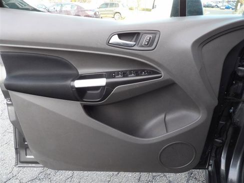 Used 2022 Ford Transit Connect XLT image 22