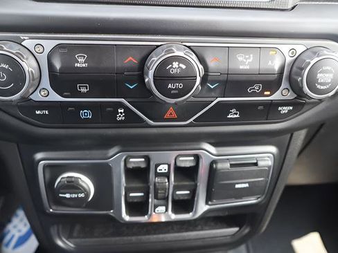 Used 2023 Jeep Wrangler Unlimited Sahara AWD/4WD image 24