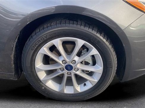 Used 2020 Ford Fusion SE image 21