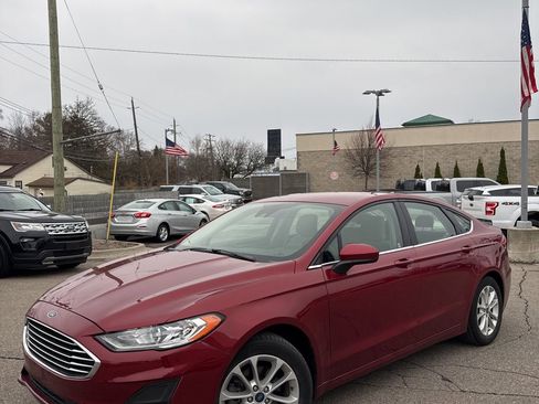 Used 2019 Ford Fusion SE image 1