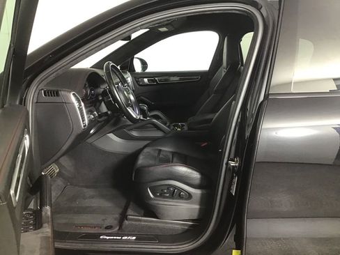 Certified 2022 Porsche Cayenne GTS AWD/4WD image 5