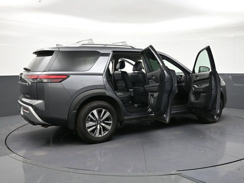 Used 2024 Nissan Pathfinder SL AWD/4WD image 32
