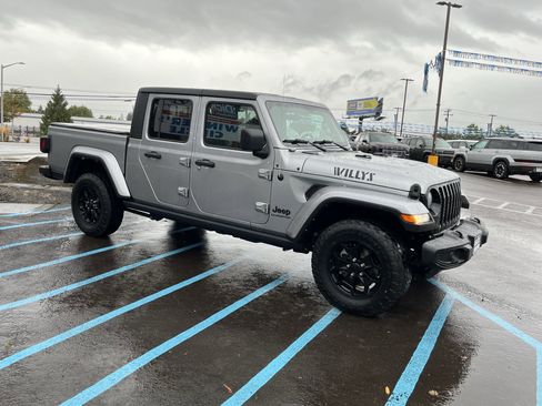 Used 2021 Jeep Gladiator Willys image 7