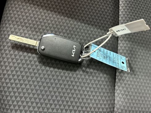 Used 2023 Kia Soul LX w/ LX Technology Package FWD image 12