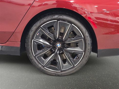 Used 2023 BMW 760i xDrive w/ Parking Assistance Package image 27