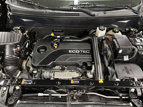 Used 2019 Chevrolet Equinox LT w/ Sun & Navigation Package image 9