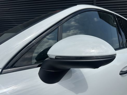 Certified 2025 Porsche Cayenne E-Hybrid Coupe AWD/4WD image 18