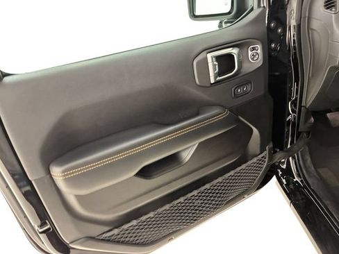 Used 2025 Jeep Wrangler Unlimited Sahara w/ Safety Group AWD/4WD image 13