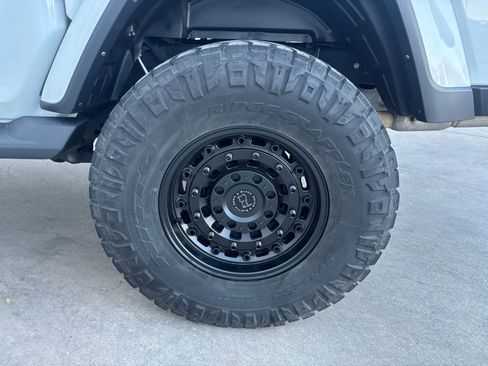 Used 2022 Jeep Gladiator Overland w/ Popular Equipment Package image 10