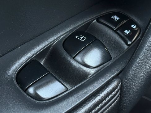 Used 2015 Nissan Rogue SV AWD/4WD image 23