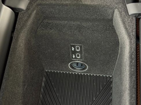 Used 2024 BMW i7 eDrive50 w/ M Sport Package image 36