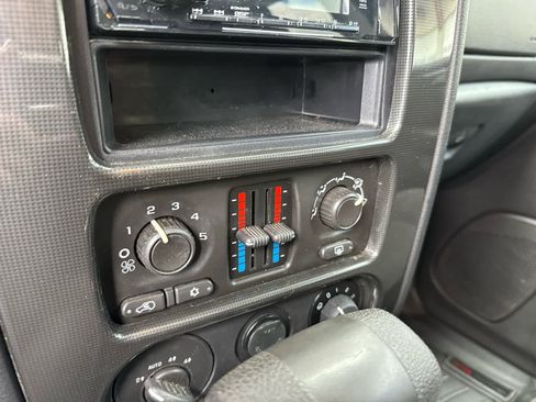 Used 2008 GMC Envoy SLE image 20