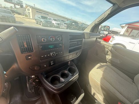 Used 2013 Chevrolet Express 2500 RWD image 10