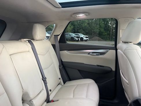 Used 2018 Cadillac XT5 Luxury w/ Driver Awareness Package FWD image 39