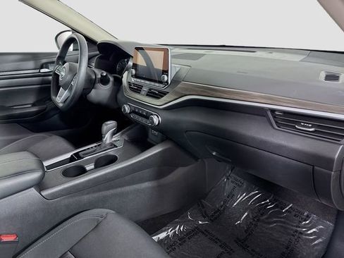 Used 2025 Nissan Altima 2.5 SV FWD image 26