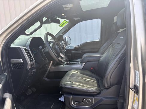 Used 2017 Ford F150 Platinum w/ Equipment Group 701A Luxury image 7