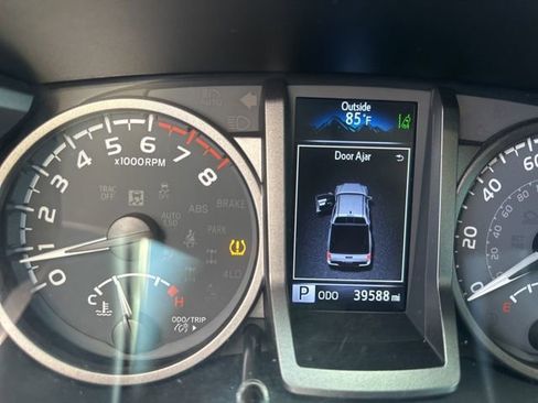 Used 2022 Toyota Tacoma TRD Sport image 24