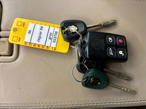 Used 1998 Jaguar XK8 Convertible RWD image 37