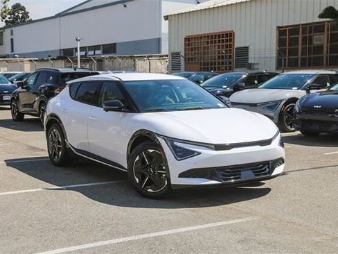 New 2025 Kia EV6 Wind image 2