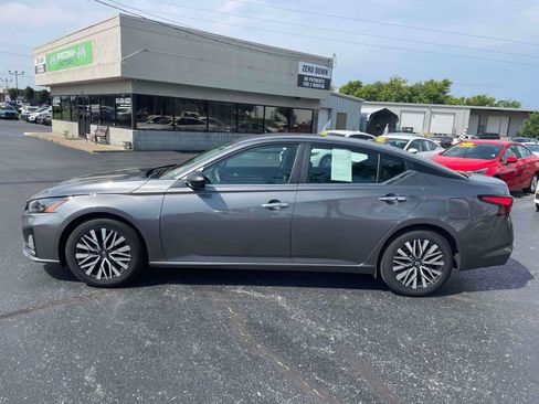 Used 2024 Nissan Altima 2.5 SV FWD image 4