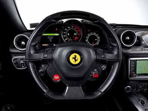 Used 2016 Ferrari California T image 6