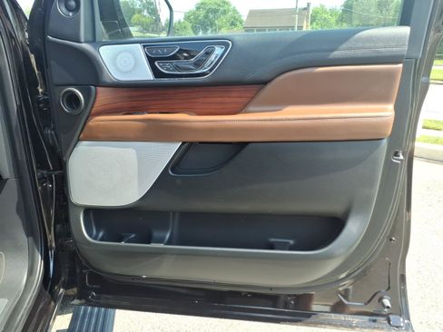 Used 2024 Lincoln Navigator Reserve AWD/4WD image 34