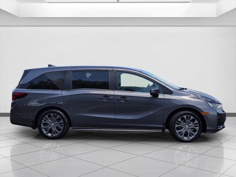 Certified 2025 Honda Odyssey Touring image 4